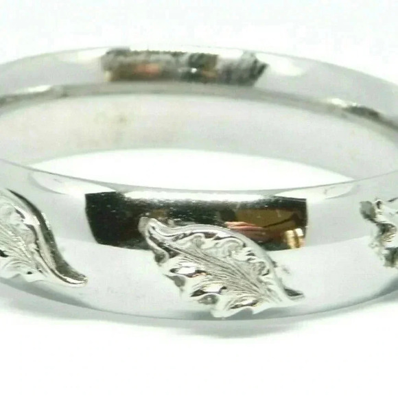 Vintage Jewelry - Pcraft Leaf Metal Clasp Bangle Bracelet